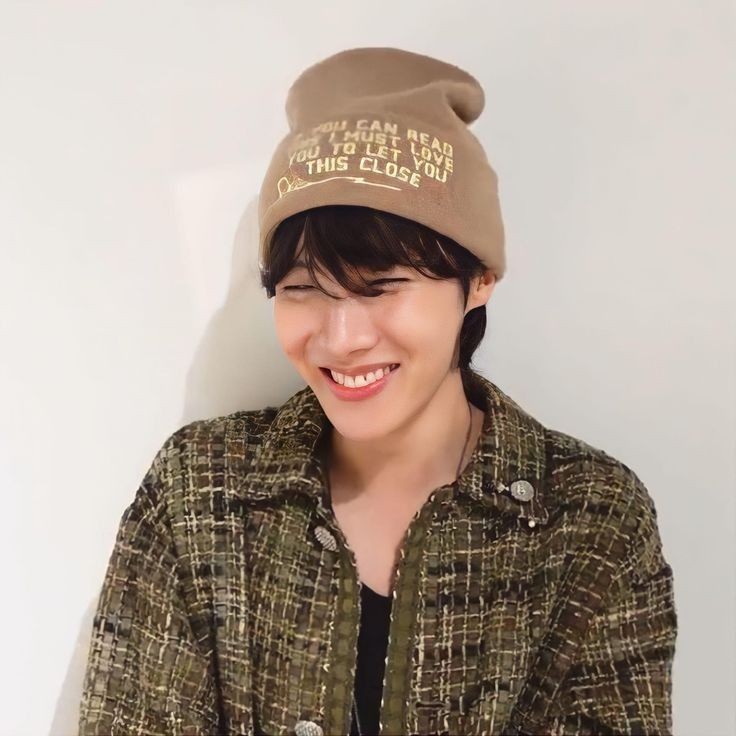 ipurplegguk's tweet photo. ⇢ feliz aniversário pra pessoa mais brilhante desse mundo♡ obrigada por ser meu sol e me alegrar todos dias! te amo mto mto mto my hope💗
#HappyBirthdayJhope #HOBIDAY https://t.co/f9KjywI7Zh
