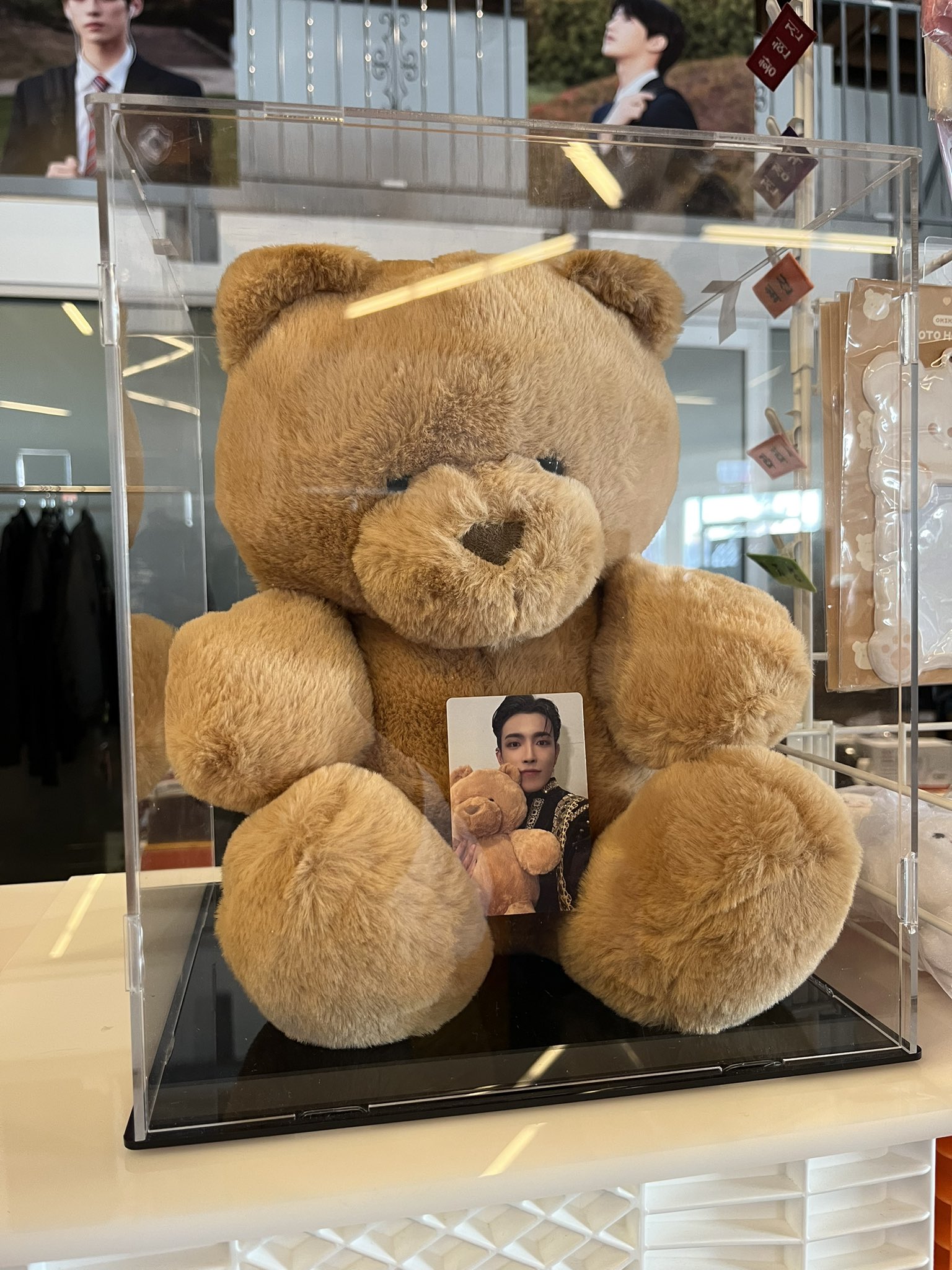ATEEZ サン hello82 US HUG 熊 トレカ くま　TARGET ATEEZ サン hello82 US HUG 熊 トレカ くま TARGET - メルカリ
