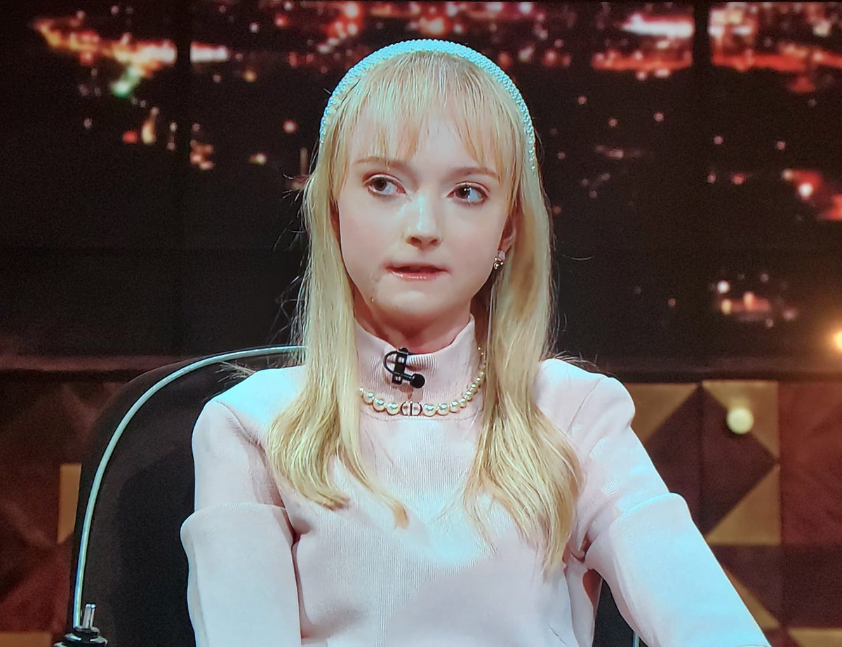debraireland's tweet photo. We could learn so much from this inspirational 19 year who battles EB every day to live her life @RTELateLateShow. 

Thank you for listening and supporting people with EB like @Claudia61312789 💙 
#LateLate #LateLateShow

Please donate today 👉 https://t.co/oTH4KnmsDN https://t.co/3ODqJHD5qw