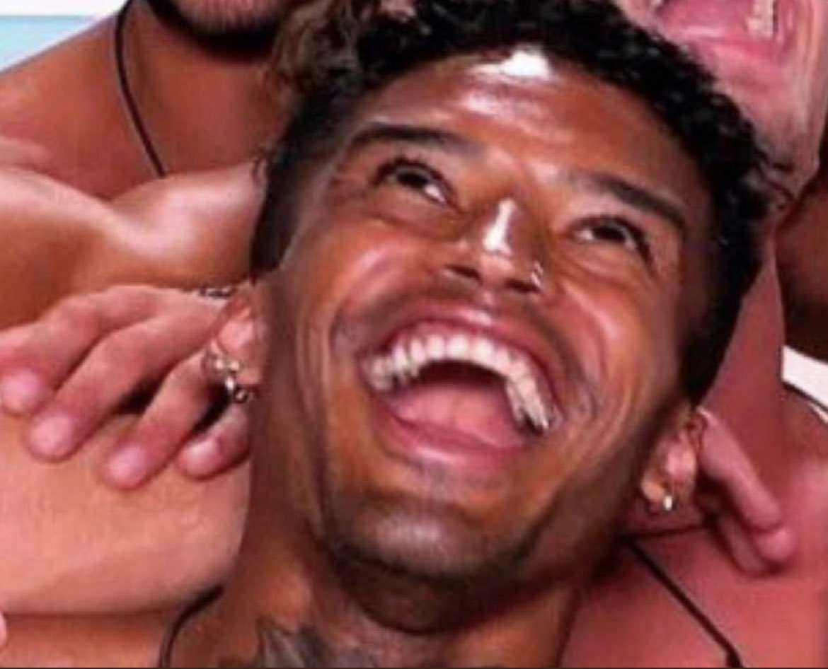 CYNTHIA ABOUT TO GET HER LICK BACK #loveisland