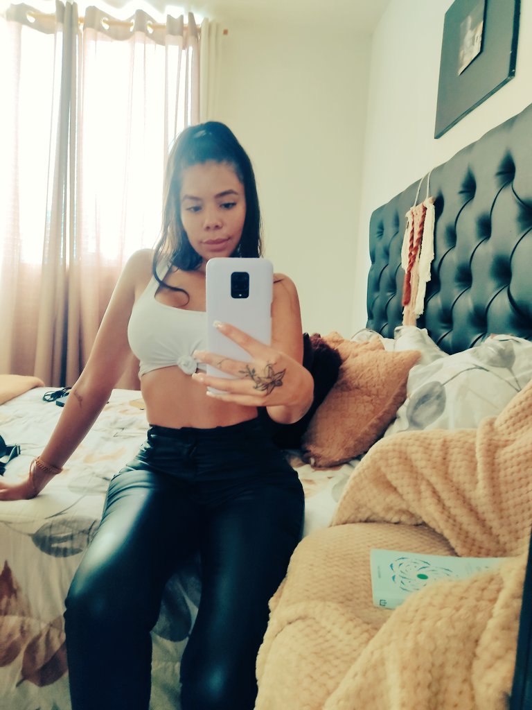 katiaparker_11's tweet photo. Feliz viernes ☺️🥵🥰🥰❤️💋💋💋🇨🇴 besitos por todos lados💋💋💋💋 las más lindas energía y amor🔥🔥🔥🔥 sígueme en mis redes sociales como katiaparker11. oeee y sus retweet pues 🧘🏻‍♀️😅🥳🥵🥰❤️ https://t.co/OzOFOtDVyG