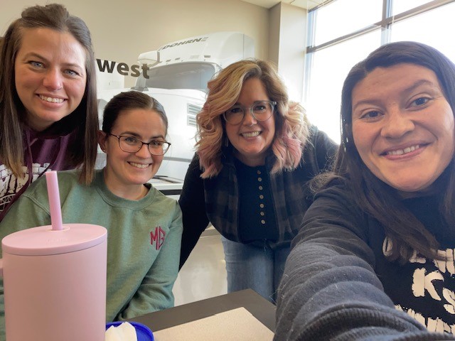 Dohrn_LLC's tweet photo. It's National No One Eats Alone Day! 

Who'd you have lunch with?! 

#dohrn #dohrntransfer #thebestinthemidwest #nationaldays #nooneeatsaloneday https://t.co/peHCLz5beD