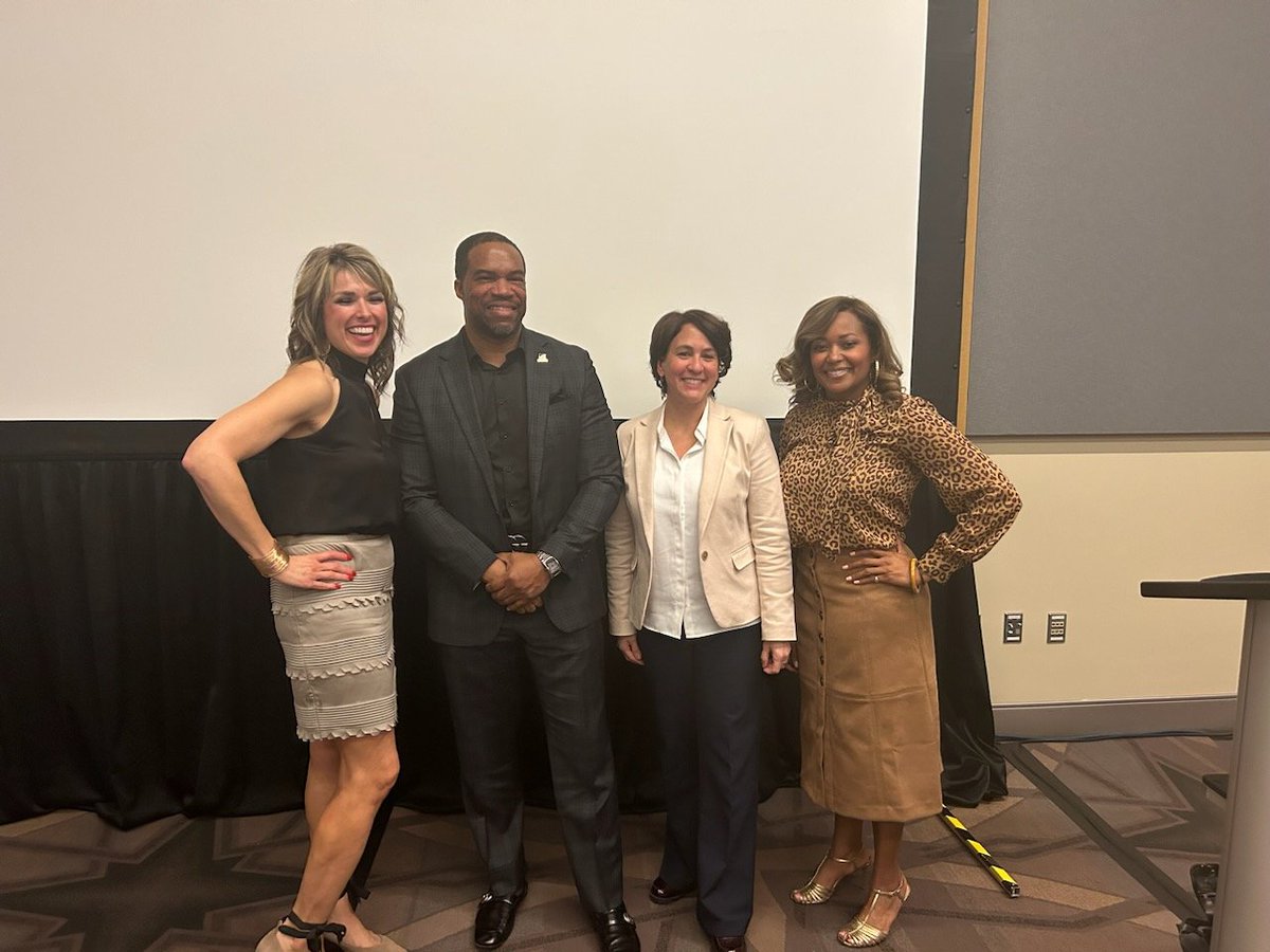 drjbg3's tweet photo. Really enjoyed presenting @AASAHQ on Maximizing Public and Private Partnerships to Empower Girls of Color. This is a huge passion project of mine as a #GirlDad. Thank you to @JaiAbr for the opportunity to share what we are doing in @SufVAschools!!! #SPSCreateAchievers https://t.co/IPEyF15th8