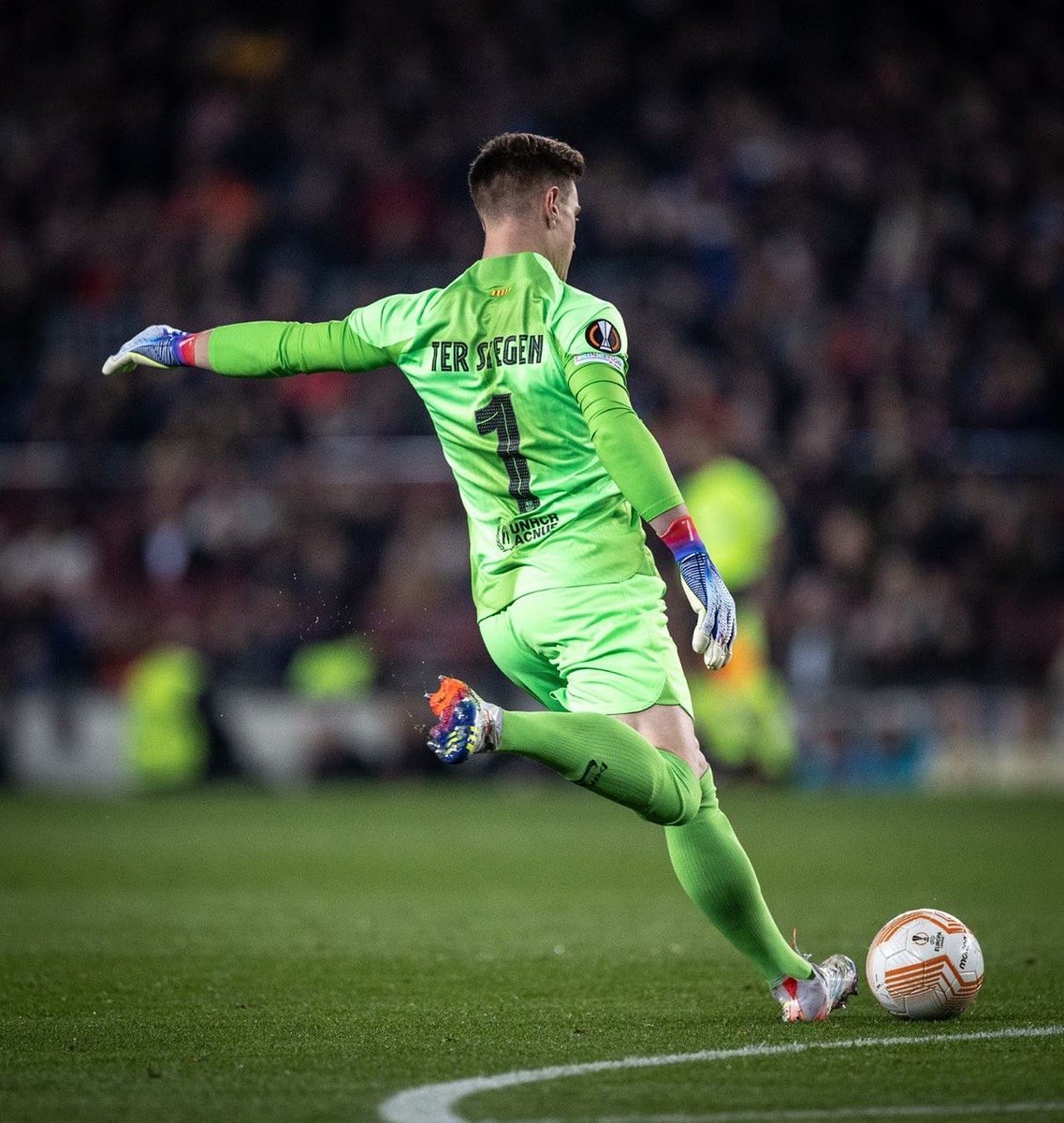 mterstegen1's tweet photo. All to play for at Old Trafford ! https://t.co/RxPv9iGcbL