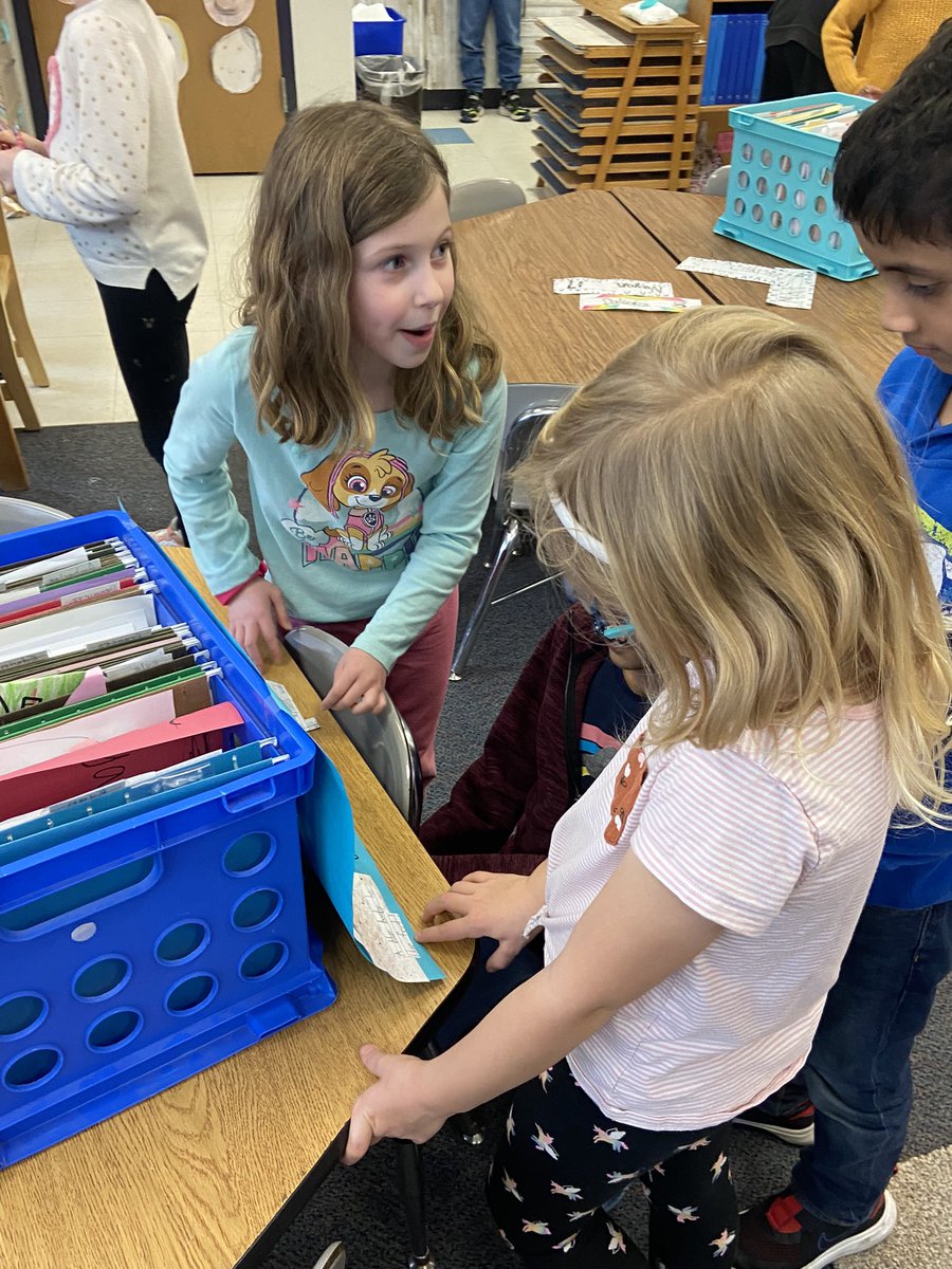 msrichardfirst's tweet photo. These first graders have been working hard studying about birds and creating a poster on a bird characteristic! Thank you to all @Kingswoodbuzz staff and students who visited their showcase today!! https://t.co/kZTVqbzGND