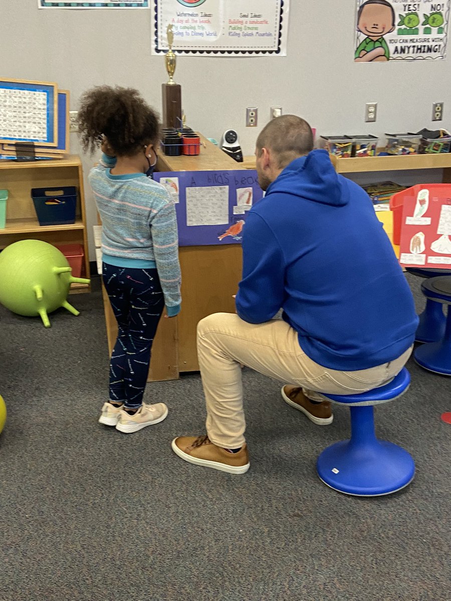 msrichardfirst's tweet photo. These first graders have been working hard studying about birds and creating a poster on a bird characteristic! Thank you to all @Kingswoodbuzz staff and students who visited their showcase today!! https://t.co/kZTVqbzGND