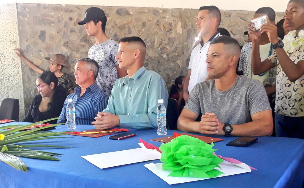 ⚓📚 Entre aplausos, alegría y un sano compartir, transcurrió la tradicional fiesta de Carnavales 2023, del Liceo Naval "GD. JOSÉ ANTONIO ANZOÁTEGUI", en presencia del CA. Manuel Carrillo, Cmdte del <a href="/AB_CANJANZO/">CANJANZO</a> y del CC. Julio Monsanto,Director del <a href="/ABLINAJANZO/">@AB_LINAJANZO</a> 
<a href="/ArmadaFANBVzla/">Armada_ve</a>