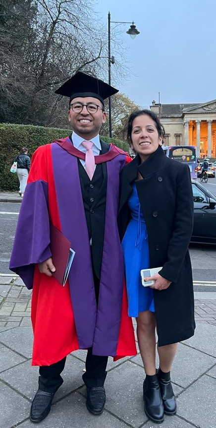 Congratulations to new Dr Hernaldo who graduated yesterday. Great to have you in the lab! <a href="/BASElabBristol/">Holderied's BASElab</a> <a href="/BristolBioSci/">University of Bristol Biological Sciences</a>