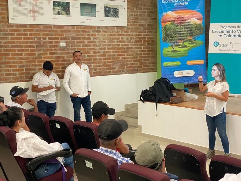 GGGICol's tweet photo. #MetaCreceVerde | ¡Inicia el Prog. de capacitación en #SolucionesBasadasEnLaNaturaleza! Con @GobMeta, @CORMACARENA, las alcaldías de @alcaldiaSJA, #VistaHermosa y @NoruegaenCOL, nos reunimos con 7⃣3⃣ productores interesados en la preservación y restauración de ecosistemas. https://t.co/lf5kgF7owa