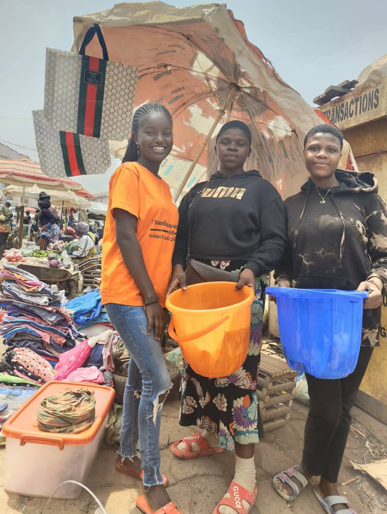 Often times,people have this misconception about Vals day as they quote it  lovers day, Vals day is simply a day to show love not necessarily to family, close ones or lovers, everyone deserves love. Thank you COMAGEND for funding GAB to celebrate this day with hawkers at Bamenda