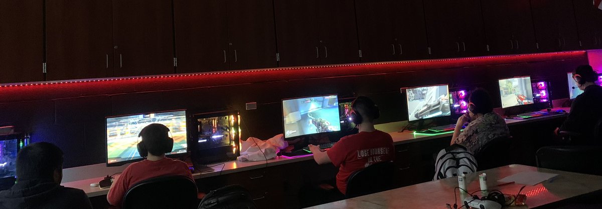 TimRegan2's tweet photo. Great first week of ESPORTS at Richland! We’re looking for awesome things this Spring for our team! https://t.co/oP2ai3VoAP