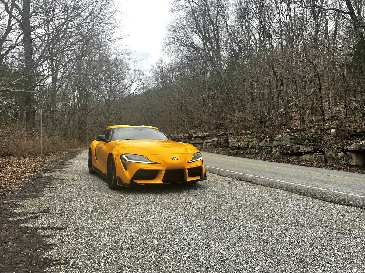 aeroflash's tweet photo. Curvy roads are the cure to a cloudy day 💛 https://t.co/dOPA6x6OW1