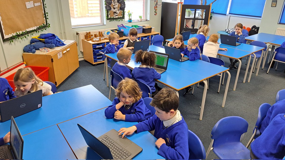 1JB_LPS's tweet photo. Learning about programming and coding in computing. #LPScomputing https://t.co/e9eVNW5pce