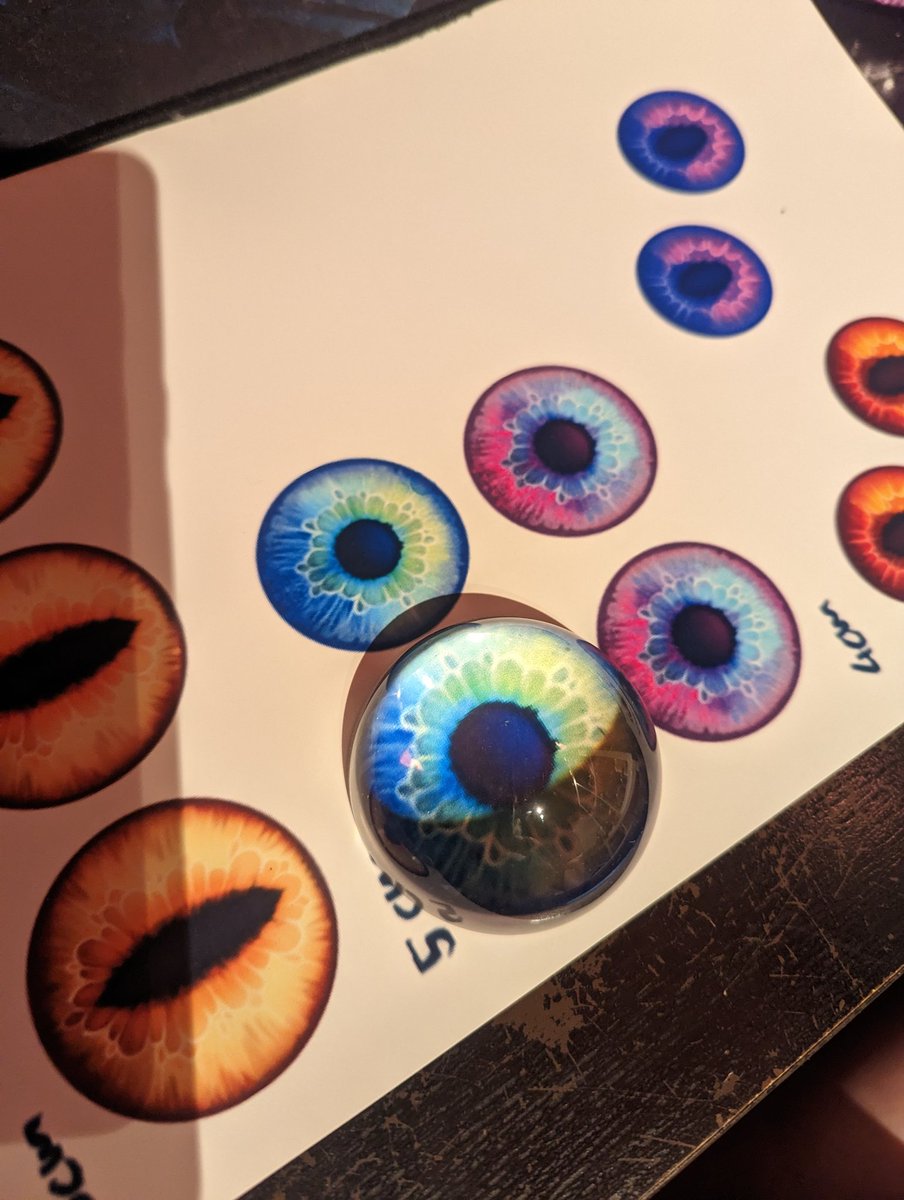 SkullsFeathers's tweet photo. Making eyes . Gosh I really love how they would.turn out. Will only make the yellow ones yet. 
If someone want maybe a pair of the others. Let me know https://t.co/FFDuTEYZoE