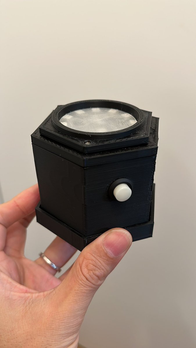 FoopingTech's tweet image. 最高にエモい渦を発生する装置Uzuriumを開発しました。控えめに言ってめっちゃエモい。売る気で作ってみたけど需要はあるか？？#M5Stack