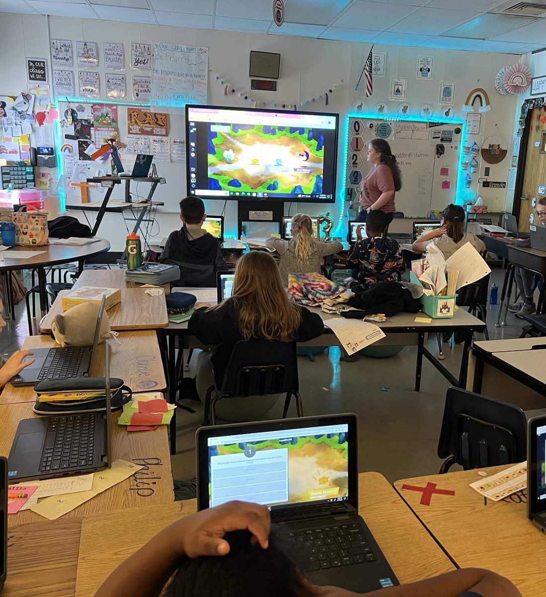 What a fun day getting to share @LumioSocial.The @keheleycomets 3rd Ss loved it and were great creators today sharing so many original ideas while learning the tools. And of course Monster Quiz is always a hit! #CobbInTech @SMART_Tech