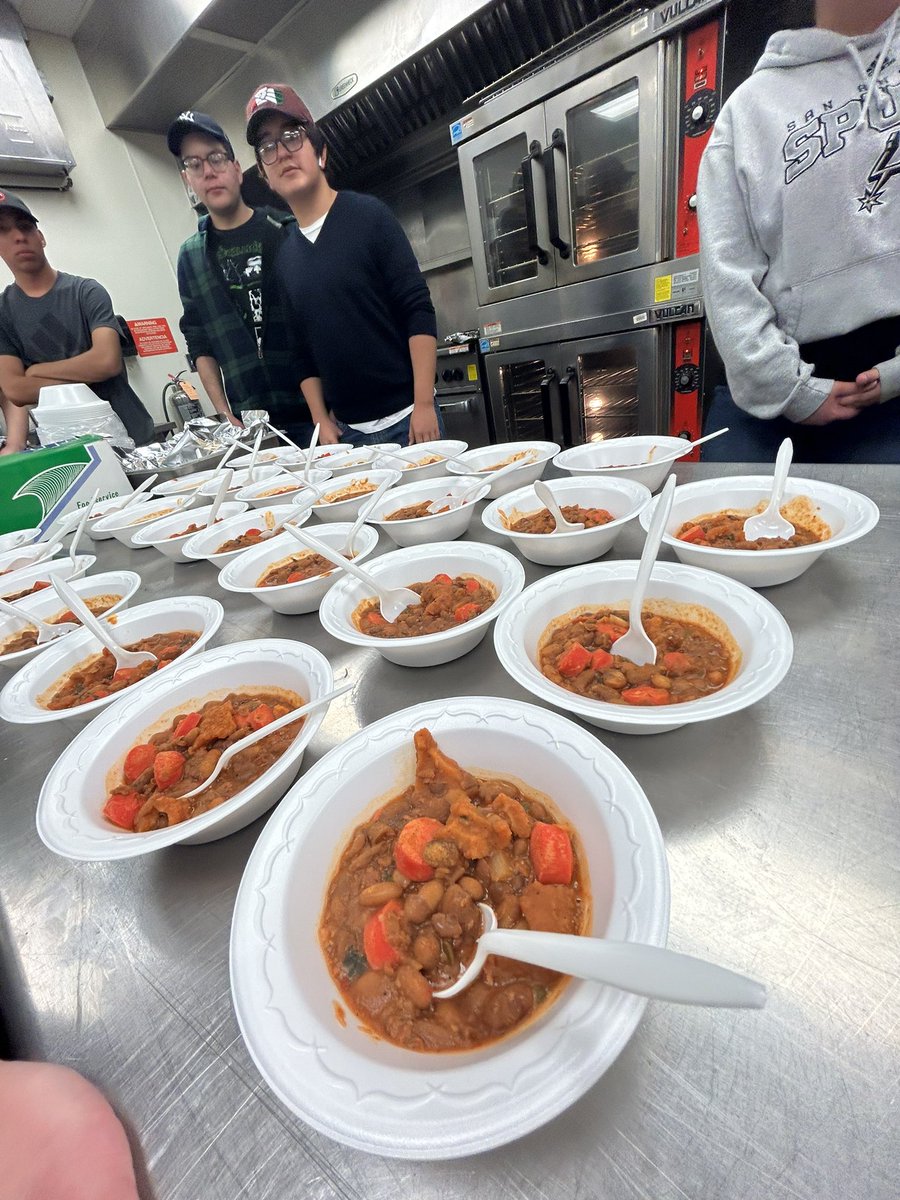adomin_MHS's tweet photo. MHS Advanced Culinary - Global Cuisine.
Today we traveled to Mexico 🇲🇽 and students chose to make Charro Beans, Enchiladas (sauce made from scratch), in-house made flour tortillas and arroz con leche. https://t.co/d0GZ9IQxAM