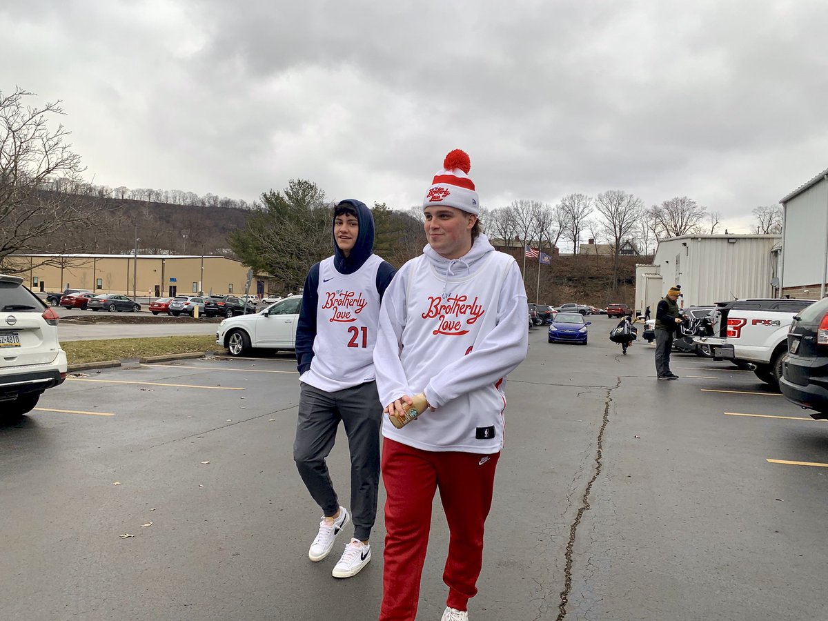 DuqHockey's tweet photo. Arriving at the Megabowl 🌴🏒
#rolldukes #collegehockey #acha #chma #pittsburghhockey #flintmichiganmegabowl https://t.co/KcOivZpfQY