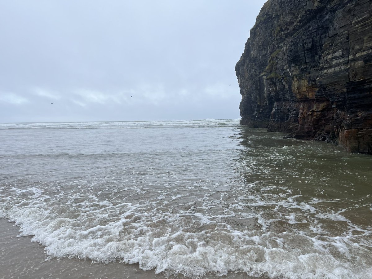 shellykirwan's tweet photo. #ballybunnion #ballyB #kerry #momentsoffleash #gooddog #nospoillingthebeach https://t.co/lrUe9K4DEa