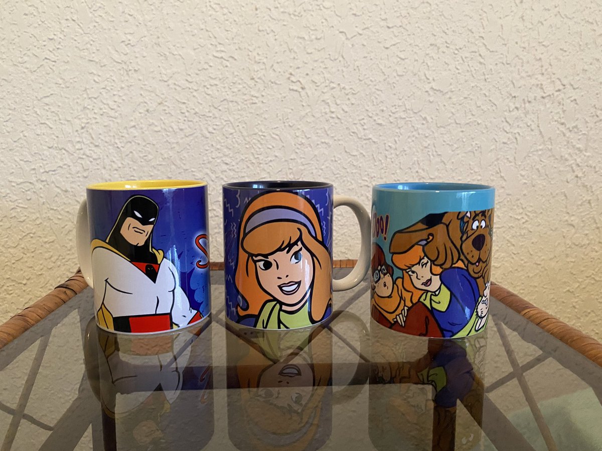 CollectorHanna's tweet photo. These are three mugs. One of them is from Space Ghost and the other two are from Scooby Doo.  #scoobydoo #spaceghost #hannabarbera #mugs #taza #tazapersonalizada #fantasmadelespacio #gang #photo #breakfast https://t.co/Y9csKugLqw