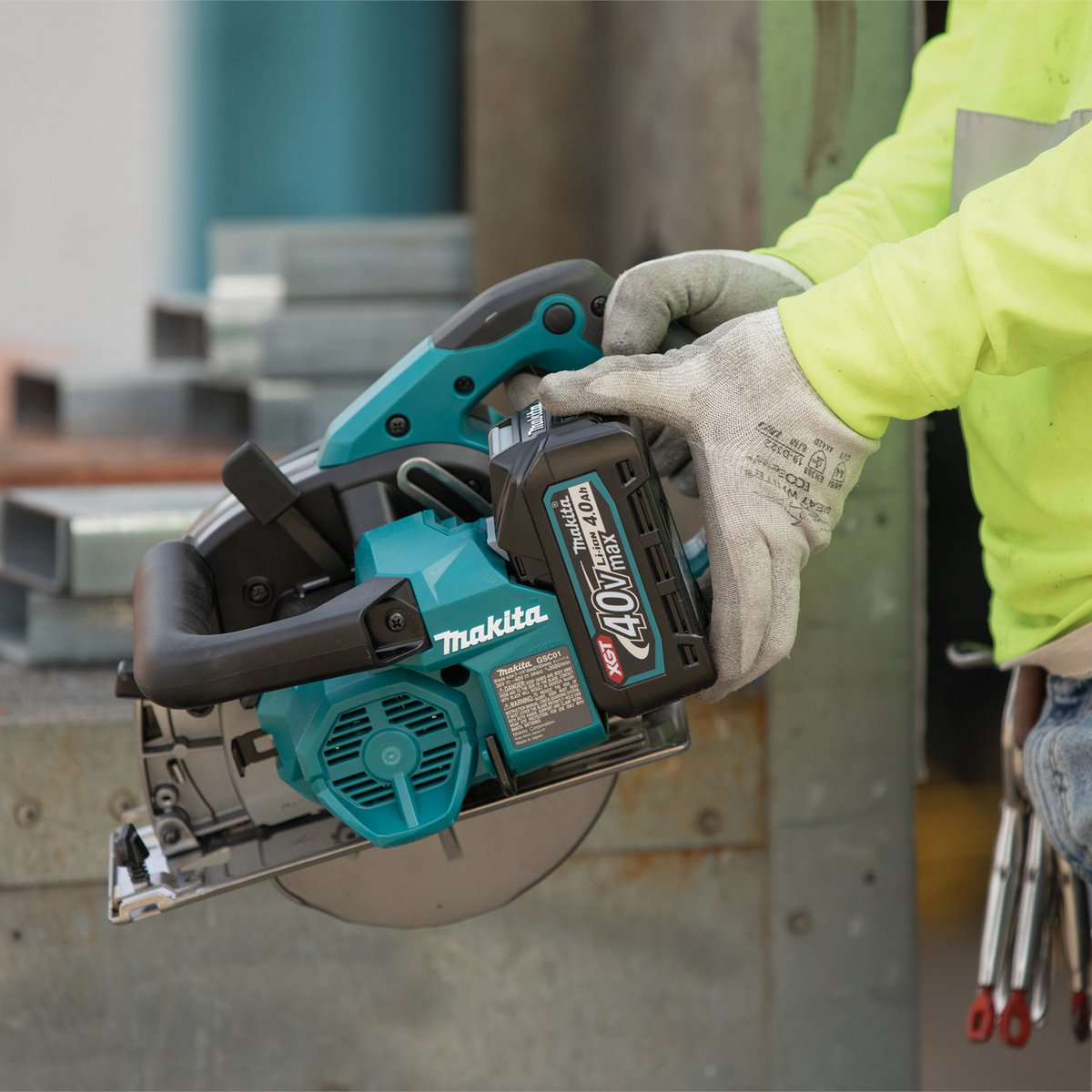 MakitaTools's tweet photo. The 40V max XGT® Brushless 7-1/4" Metal Cutting Saw with Electric Brake and Chip Collector is a cordless solution for cutting common metal materials.
#makitausa #makitatools #makitalxgt #GSC01 https://t.co/tVcA53daBO