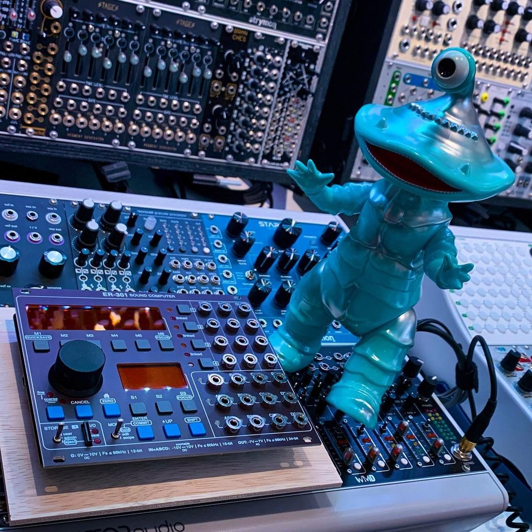 harlequindjinn's tweet photo. Finally… had been waiting for production to start up again but found a good deal through a fellow wiggler and jumped at the opportunity. #er301 #eurorack #jamegon #ジャメゴン #knave #knavetokyo #ネイヴ東京 #modularsynth #modularsynthesizer #o... https://t.co/UISYxegH7u https://t.co/cshzmyOvJD