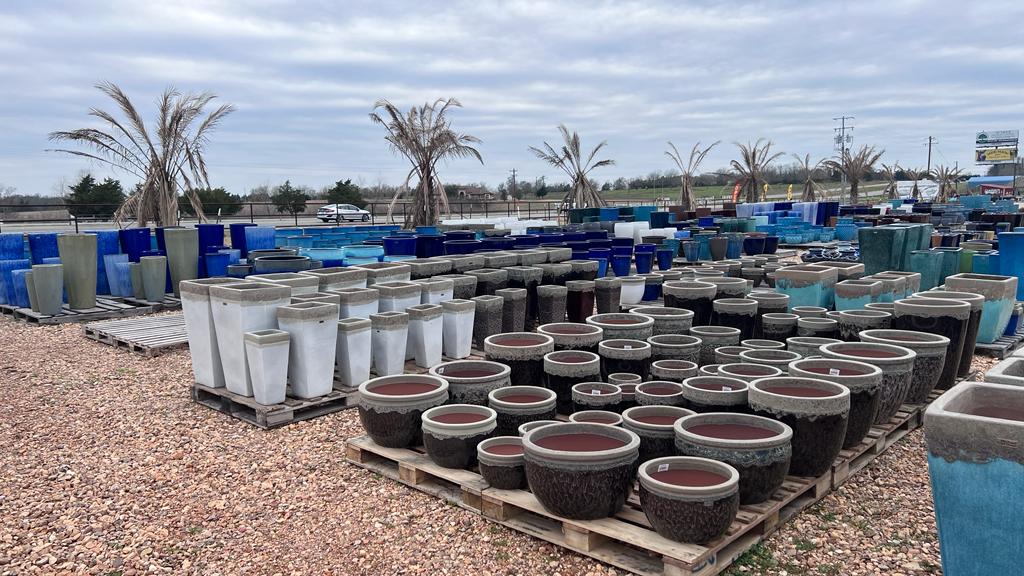 demanogallery's tweet photo. Vietnamese pottery offer 1 pot 10% off, 
2 pots 20%off, 3+ pots 25% off regular price. Valid february 2023. #Vietnamesepots 
#pots #gardendesign 
https://t.co/IVQ4SGopl0 https://t.co/9959CM5Hdr