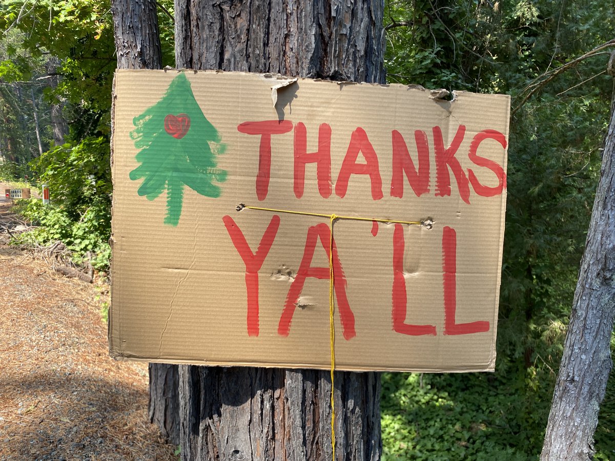 BLMFire's tweet photo. This #RandomActsofKindnessDay, we thank our local communities for their support throughout the #FireYear. Your random acts of kindness put a smile on our faces.
Photos: Signs from local community members during the #RumCreekFire in #FireYear2022.
Larisa Bogardus, @BLMOregon https://t.co/TtdWTQOuen