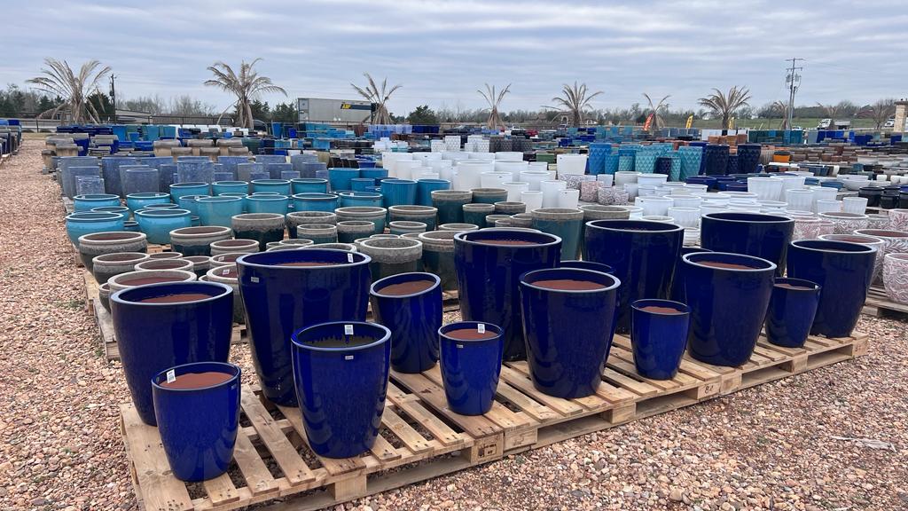 demanogallery's tweet photo. Take advantage Vietnamese pottery 1 pot 10% off, 
2 pots 20%off, 3+ pots 25% off regular price. Valid february 2023. #Vietnamesepots 
#pots #gardendesign 
https://t.co/IVQ4SGoXay https://t.co/mnauVUrR20