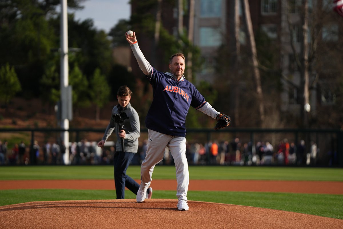 AuburnBaseball's tweet photo. Show it off, @CoachHughFreeze. 💪

Thanks for joining us for Opening Day!

#WarEagle https://t.co/RuoARV7kyQ