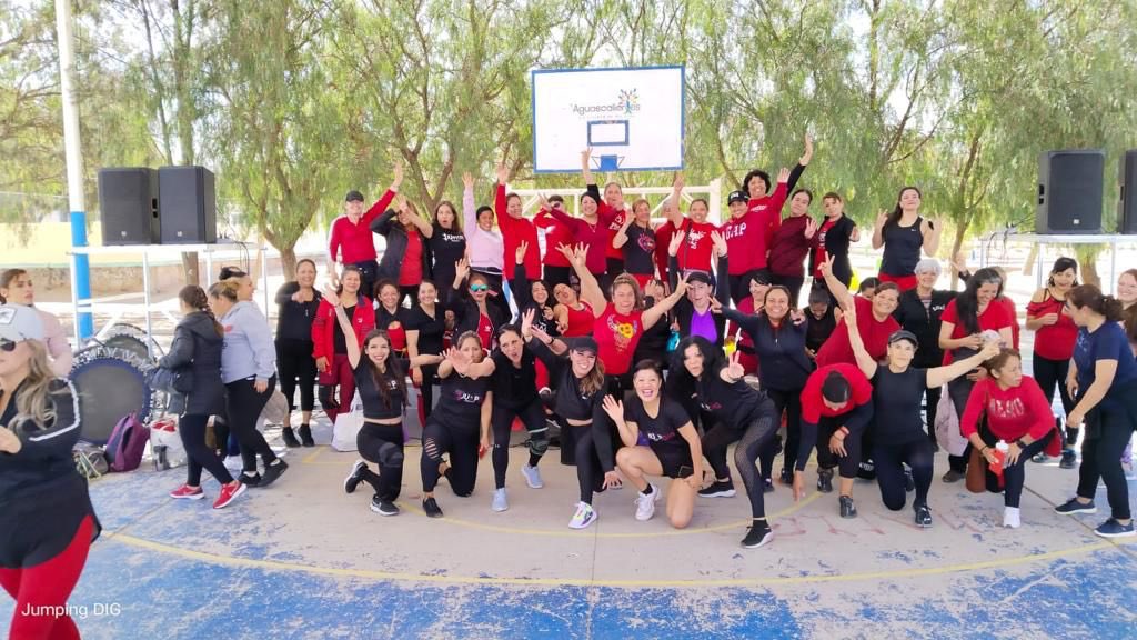 SEDESOAgs's tweet photo. En el marco del Día del amor y la amistad hoy estuvimos en la Casa del Bien Común Guadalupe Peralta, dando a conocer la actividad de Jumping, donde cerca de 80 personas participaron de las actividades. 

#ElGiganteDeMéxico https://t.co/qeYhuNnFhS