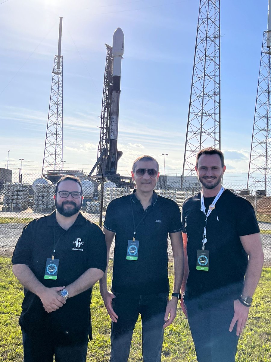 Globalsat's tweet photo. Strategic partners celebrates amazing moments together 🥂🚀

@albertopal (Executive Chairman - Globalsat), Rajeev Suri (CEO - @InmarsatGlobal ) and @IgorFalcao50 (CEO - Globalsat) waiting for the count down.

🛰❤️ https://t.co/lZYABU7h1n