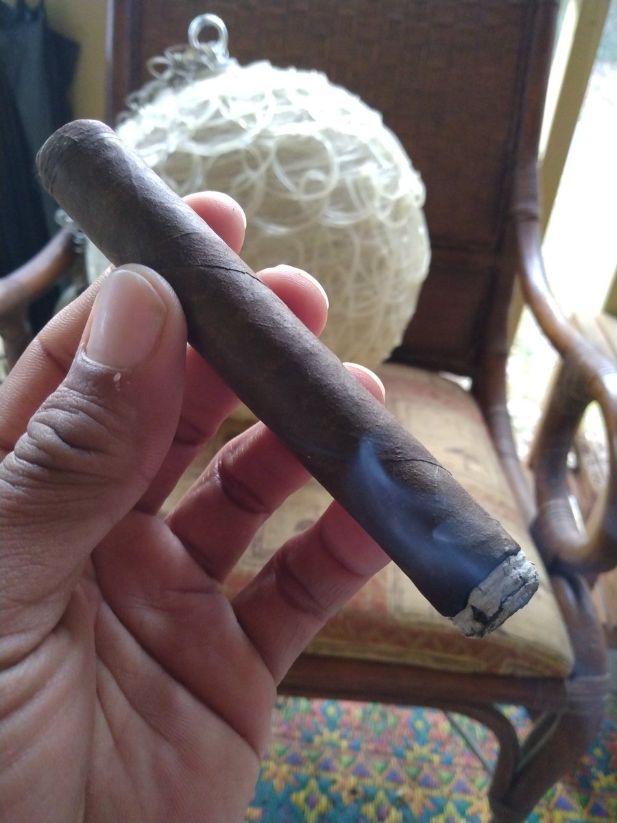 MonkMan2015's tweet photo. #HappyFriday! Puffing and Chilling with Dark Chocolate Pudding.. Lol! I forgot where I got these from.π€ It's pairing well with this Brandy Cocktail: St.Remy Brandy, Benedictine liqueur, fresh squeezed orange. Y'all be blessed and safe out here.
#CigarCulture #GoodVidesOnly https://t.co/xxH4azCeki