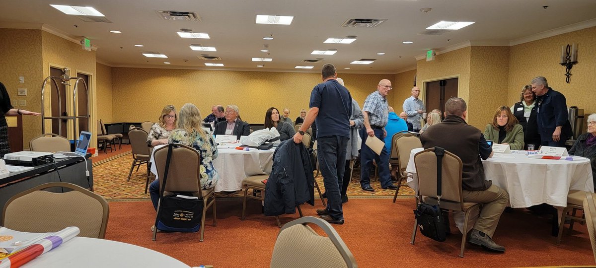 arjunsingh's tweet photo. Great to meet Rotarians from Alaska to Oregon at the Rotary President Elect training in Seattle. Representing the Rotary Club of Kamloops. #RotaryPNWpets https://t.co/t7YsdoFYbp