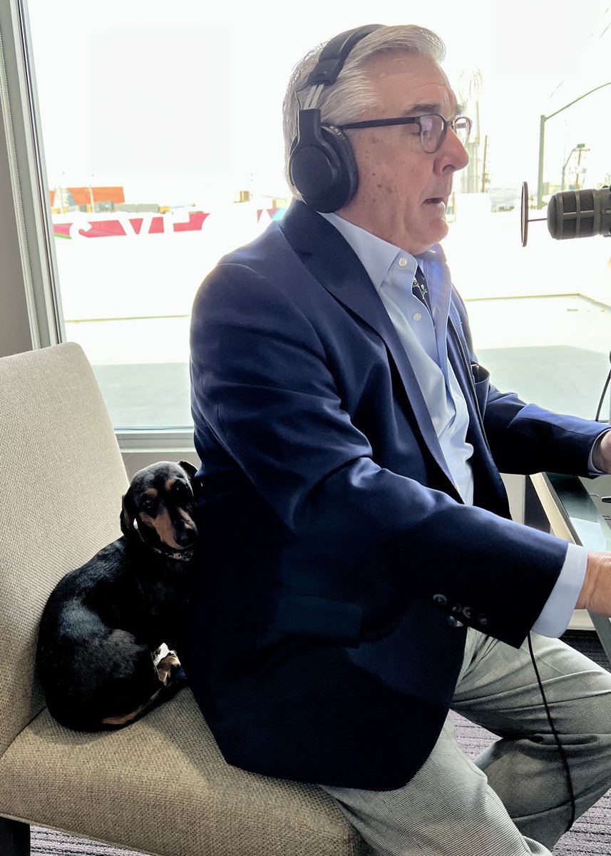 ⁦Animals love me, even if humans don’t. 
Hear all about it today on ⁦<a href="/EatTalkRepeat/">Eat. Talk. Repeat.</a>⁩…along with my recent article “The List” at EatingLV.com…
<a href="/GoodBoy_CEO/">Rocky, CEO</a>⁩