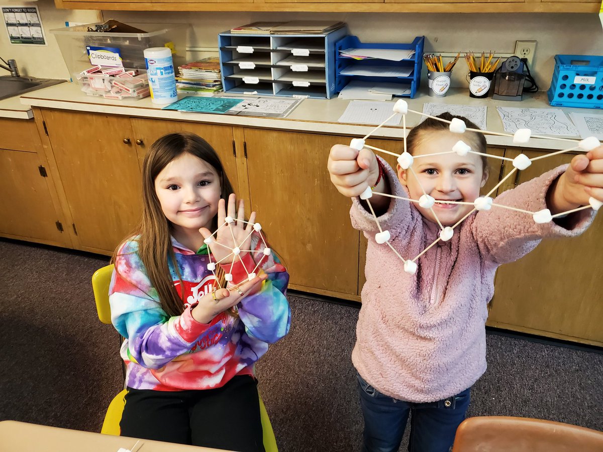 We love our Friday Kindergarten buddy time! #hawthornetigers