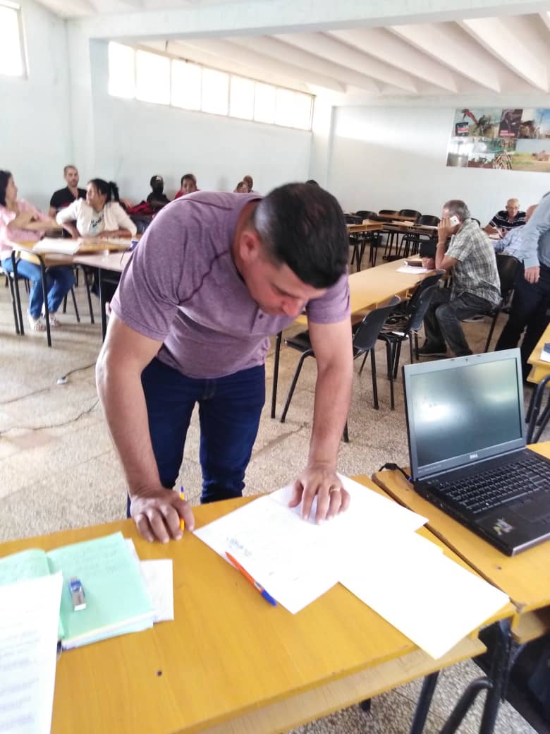 IPROYAZCuba's tweet photo. Firma del Código de Ética de los Cuadros de la empresa, en el marco del Balance de Trabajo 2022. Compromiso, convicción, unidad. Juntos podemos, #MejoresEsPosible #Azucareros https://t.co/c2Wkjg4qV5
