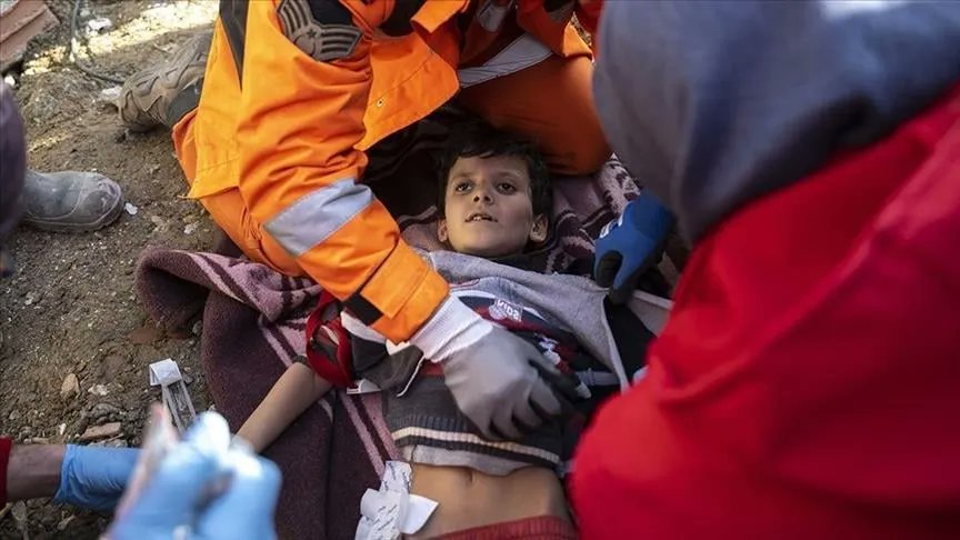 TurkPressMedia's tweet photo. زلزال #تركيا.. إنقاذ سيدة وطفليها في هطاي بعد 228 ساعة

https://t.co/xBE8gVmIs5 https://t.co/S1XfT1GUr4