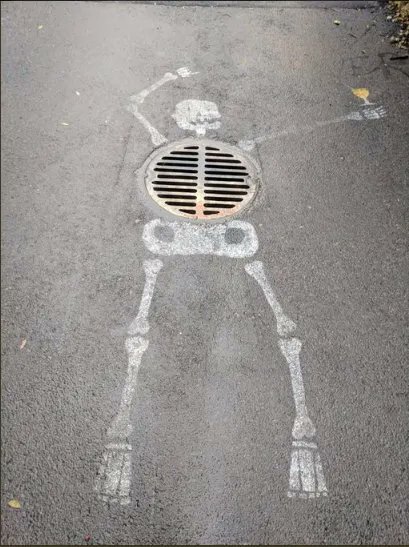 DowProtocol's tweet image. Spooky street art.
