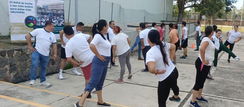 Diario_deColima's tweet image. #Actividades #físicas, #cursos y #talleres se imparten en Centros de Seguridad Social (#CSS) en @IMSSColima 

Más información en bit.ly/3lzmcEz