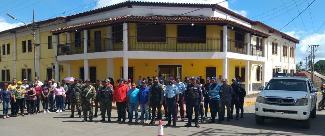 Sec_EP_ElPalmar's tweet photo. Por instrucciones del Pdte @NicolasMaduro, nuestro Alcalde #DavidRamos en conjunto nuestro Gob @amarcanopsuv Se puso en marcha el "Plan Carnavales Seguros 2.023" en el municipio Padre Pedro Chien, en perfecta unión civil, militar y policial.
#ElEsequiboEsDeVenezuela @SSC_BOLIVAR https://t.co/gtRLS64QPi