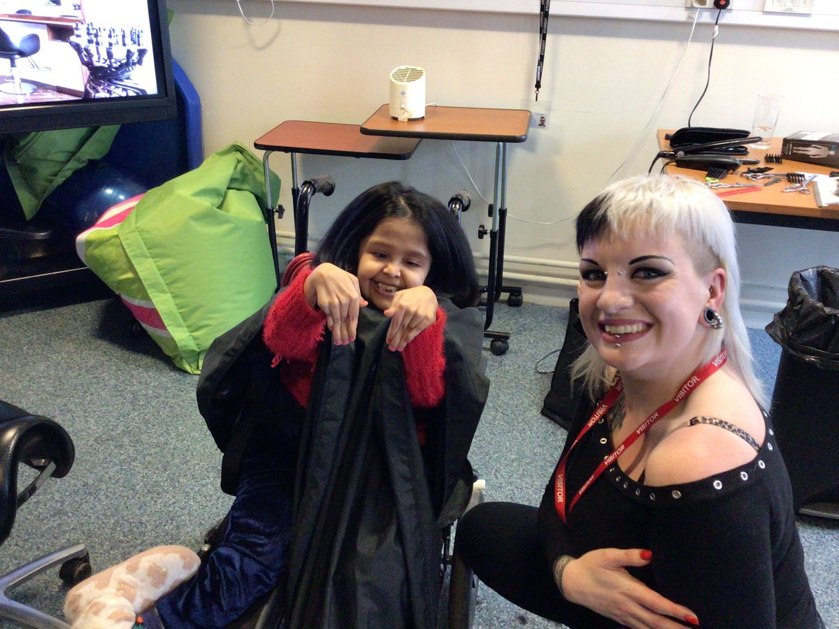 HiveCollege's tweet photo. Our Strive Students finished their half term off in style by getting their hair and nails well and truly pampered! Thank you so much to our special guests who made the students feel so amazing 🎀💅🌟 https://t.co/yb0obJI3g2