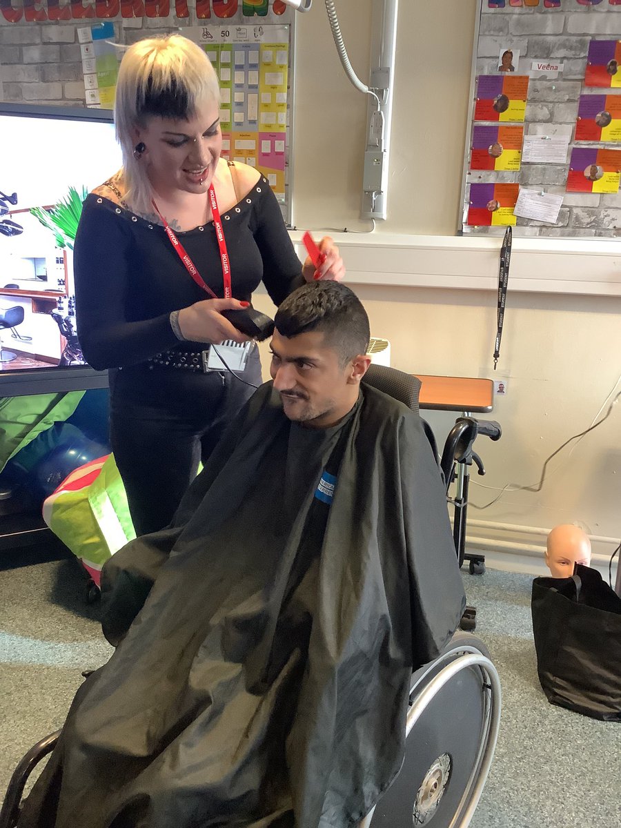 HiveCollege's tweet photo. Our Strive Students finished their half term off in style by getting their hair and nails well and truly pampered! Thank you so much to our special guests who made the students feel so amazing 🎀💅🌟 https://t.co/yb0obJI3g2
