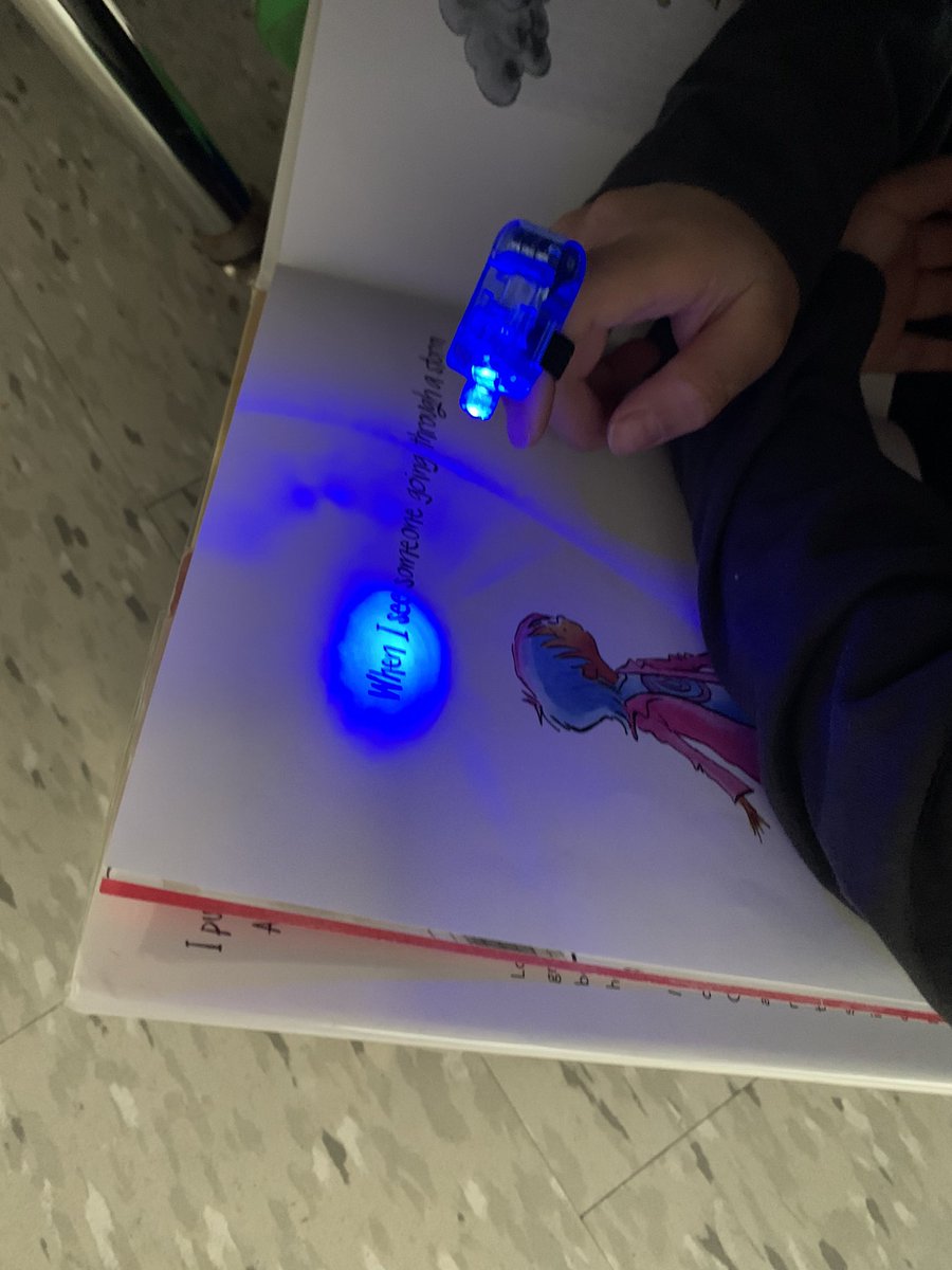 bsteer_'s tweet photo. FLASHLIGHT FRIDAY!! 🔦 @cedarhollowps @ErinPhillips36 #thehollow https://t.co/hk4uAgzE4a