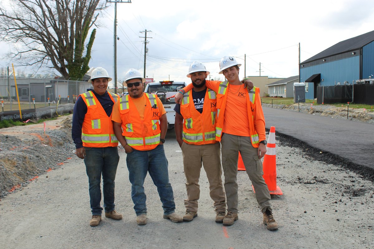 ‼️ Milestone Alert ‼️
This week we began paving at our Dickinson Avenue project in Greenville. Shout out to our hardworking crews and subcontractors – these guys are killing production!
#FromTheFieldFriday