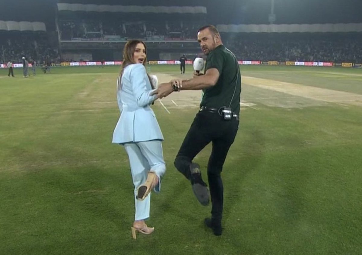 Erin Holland tweet media