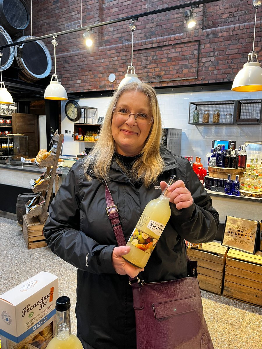 SheppysCider's tweet photo. To mark #RandomActsOfKindnessDay today, we were delighted to pay the bill for our 50th farm shop customer who had popped in to see us to grab some of her daughters favourite apple juice for her Birthday. ππ All smiles down on the farm today! https://t.co/8fU9Nz3QIN #SheppysLife https://t.co/YG5aQp2Wbg