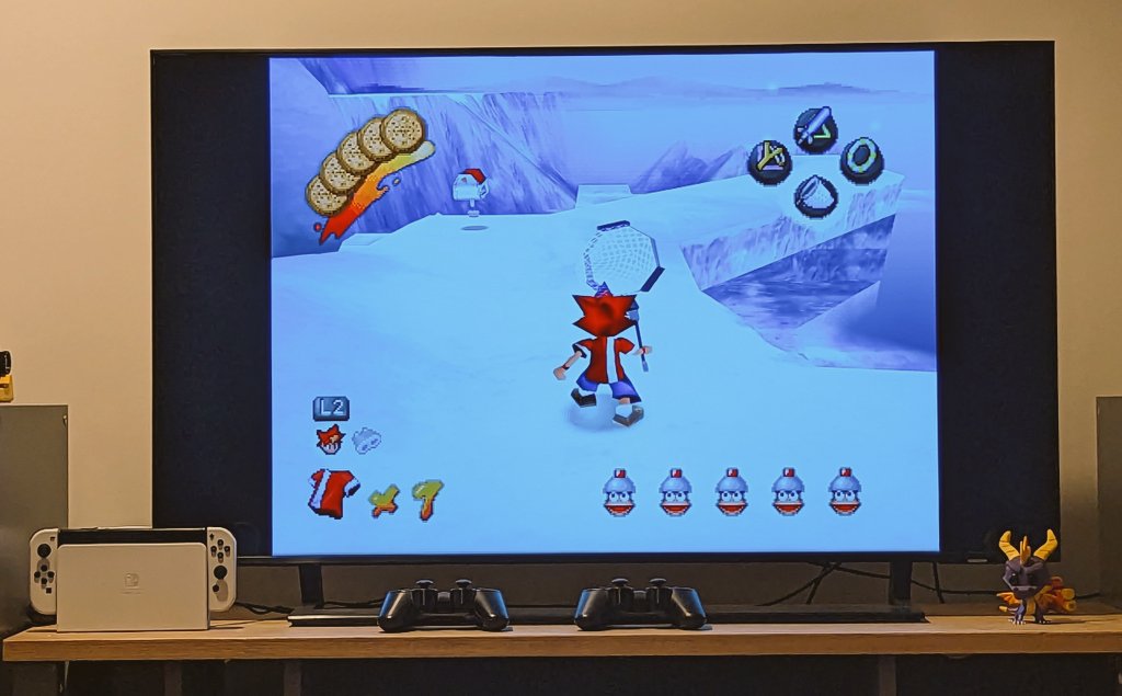 samestall's tweet image. Floaty controls and the technical limitations of the PS1 be damned - Ape Escape is great fun and whilst not the snappiest of the series, definitely still has spades of character to make up for it. 🐒