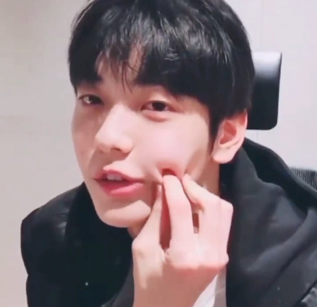 ebumaa's tweet photo. ถ้าชีวิตนี้ได้หยุมแก้มน้องสุ้บก็คงไม่ต้องการไรอีกละ นุ้บนิ้บมาก😭 https://t.co/NaxWJ0Vf80