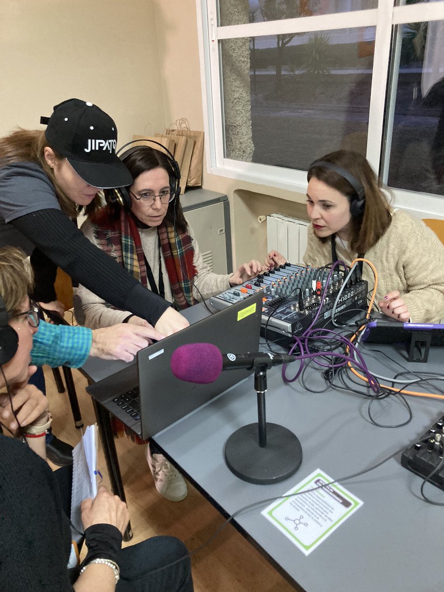 Aula del futuro-Taller interactúa #jipatq2023 <a href="/cepantequera/">cepantequera</a> <a href="/JIPAtq/">JIPAtq Jornadas de Innovación Pedagógica Antequera</a> <a href="/latizadeana/">La tiza de Ana</a>